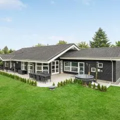 Lovely Home In Vggerlse With Wifi