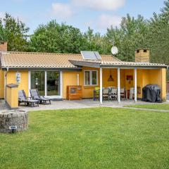 Nice Home In Glesborg With 3 Bedrooms And Wifi