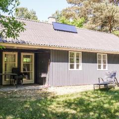 3 Bedroom Lovely Home In Aakirkeby