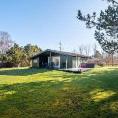 Three-Bedroom Holiday Home In Humble
