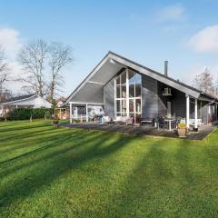 Stunning Home In Glesborg With Wifi And 3 Bedrooms