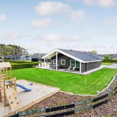 Stunning Home In Juelsminde With Wifi
