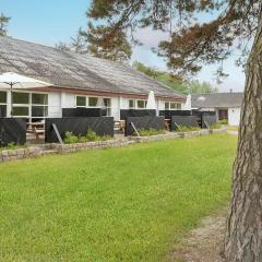 Stunning Home In Humble With Outdoor Swimming Pool