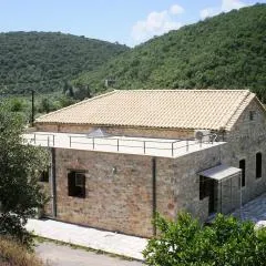 VillaLas - Traditional Stone House in Vathi of Mani
