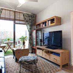 Cozy Apartment near Fira Gran Via with AC