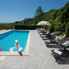 Holiday House App Grace with pool and view in Klis