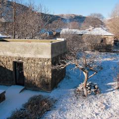 Zove Rural Cottage with garden views