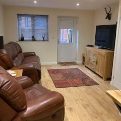 Pet Friendly Cottage Ashbourne with Parking