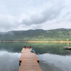 Alpine Lake Escape on Fish Lake by NW Comfy Cabins