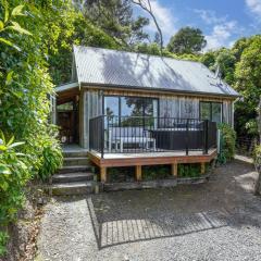 Bushside Cottage - Akaroa Holiday Home