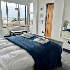 The Seafront Apartment - Westbrook Bay Beach - By Goldex Coastal Breaks