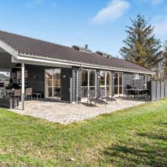 Beautiful Home In Juelsminde With Wifi And 4 Bedrooms
