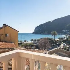 Noliday Riviera Sea View Luxury Apartment