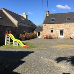 Maison bretonne rénovée avec WIFI à Trébeurden, 3 chambres pour 6 pers. Parking privé - FR-1-368-4