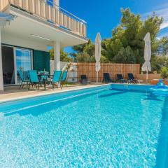 NONO JURE-Private Pool , Sauna & Jacuzzi