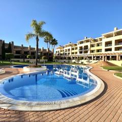 Olivos del golf - Terrace with pool by HD
