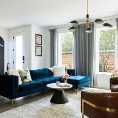 Stylish Home with Parking, Patio, Mins to Downtown, Sleeps 10 in 3 Bedrooms, Soaking Tub, Sunlit Living Spaces, Dog Friendly, Near Downtown, Farmers Market & Bicentennial Park, Close to Distilleries & Attractions, 24 Hr Hospitality