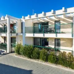Queen Beach Apartments