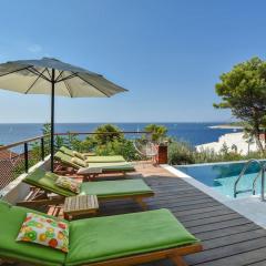 4 bedrooms villa Hvar located 100m from the sea and 1,5 km from Hvar old town