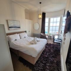 Sea View flat 2 with Fast WiFi and FREE parking