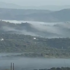 Villa Saudade, casa entre encinas