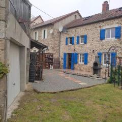 Maison Creusoise dans le village de Fontanières.