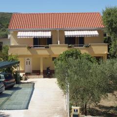 Apartment in Slatine with Terrace, Air conditioning, WIFI, Washing machine (4784-3)