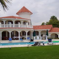 3BR Villa with VIP Access - All Inclusive Program with Alcohol Included.