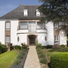 VILLA 50 personnes avec piscine et terrain de tennis et Basket