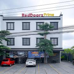 RedDoorz Premium at Raja Hostel Syariah