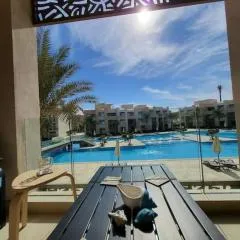 Mangroovy Ritzy, Cerulean appartement by the pool