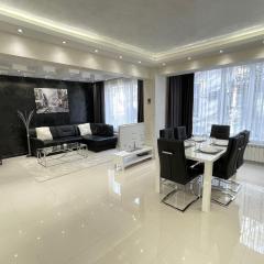 Luxury Central Apartment Verila