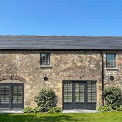 Converted Victorian Coach House with Hot Tub