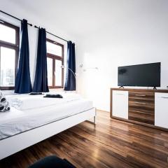 • Central 3 Bedroom Apt. close to the Arena and Stadium *up to 8 people*