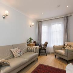 2 bed room flat near Westfield, West London