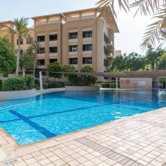 Vogue Stylish and Cozy in Greens Dubai, Three Bedroom Apartment with a Dedicated Work Space and Big balcony With full Amenities