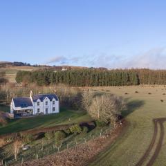 Greenmyre Farmhouse with Hot Tub