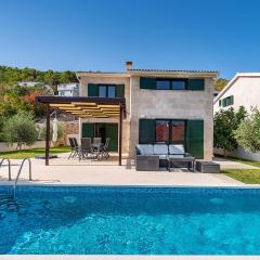 Awesome Home In Vinjerac With Wifi, 3 Bedrooms And Outdoor Swimming Pool