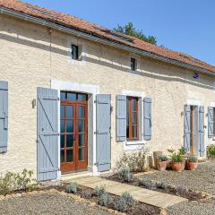 4 Bedroom Cozy Home In Monfaucon