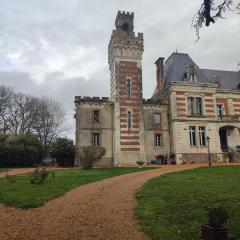 la tour carrée d'un chateau