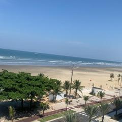 APTO FRENTE PARA MAR BOQUEIRÃO - PRAIA GRANDE