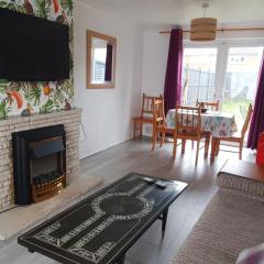 Owl Haven: Comfortable central 3 bedroom house, with an enclosed garden.