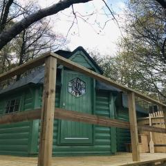 Woodland Cabin with Hot tub & log burner