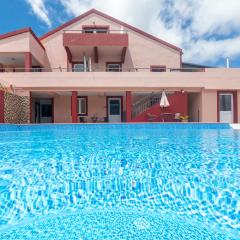 Spacious House with Pool in Prazeres