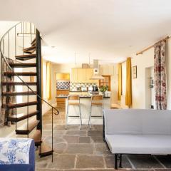 Charming Cosy Cottage in Clifton - Simply Check In