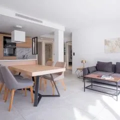 Amazing Apartment With Private Terrace & Full Air Conditioning - Walk To The Beach, La Croisette! - Latour Maubourg 18 by Halldis
