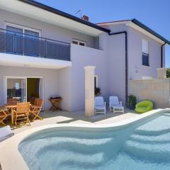 Strandnahe Villa mit privatem Pool, WLAN, Terrasse, Grill