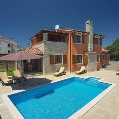 Villa nur 800 Meter zum Strand mit Meerblick, privatem Pool, BBQ und Spielplatz