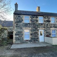 1 Dinas cottages