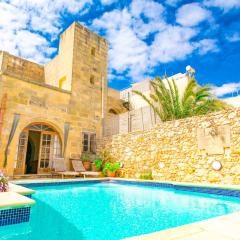 Stunning 3 bedroom Farmhouse with pool